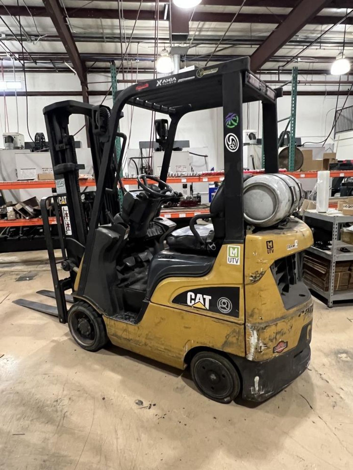 CAT Model 2C3000 Forklift, Side Shift, 2 Bottles of Propace, 13392.6 Hours, Hard Rubber Wheels, - Image 7 of 10