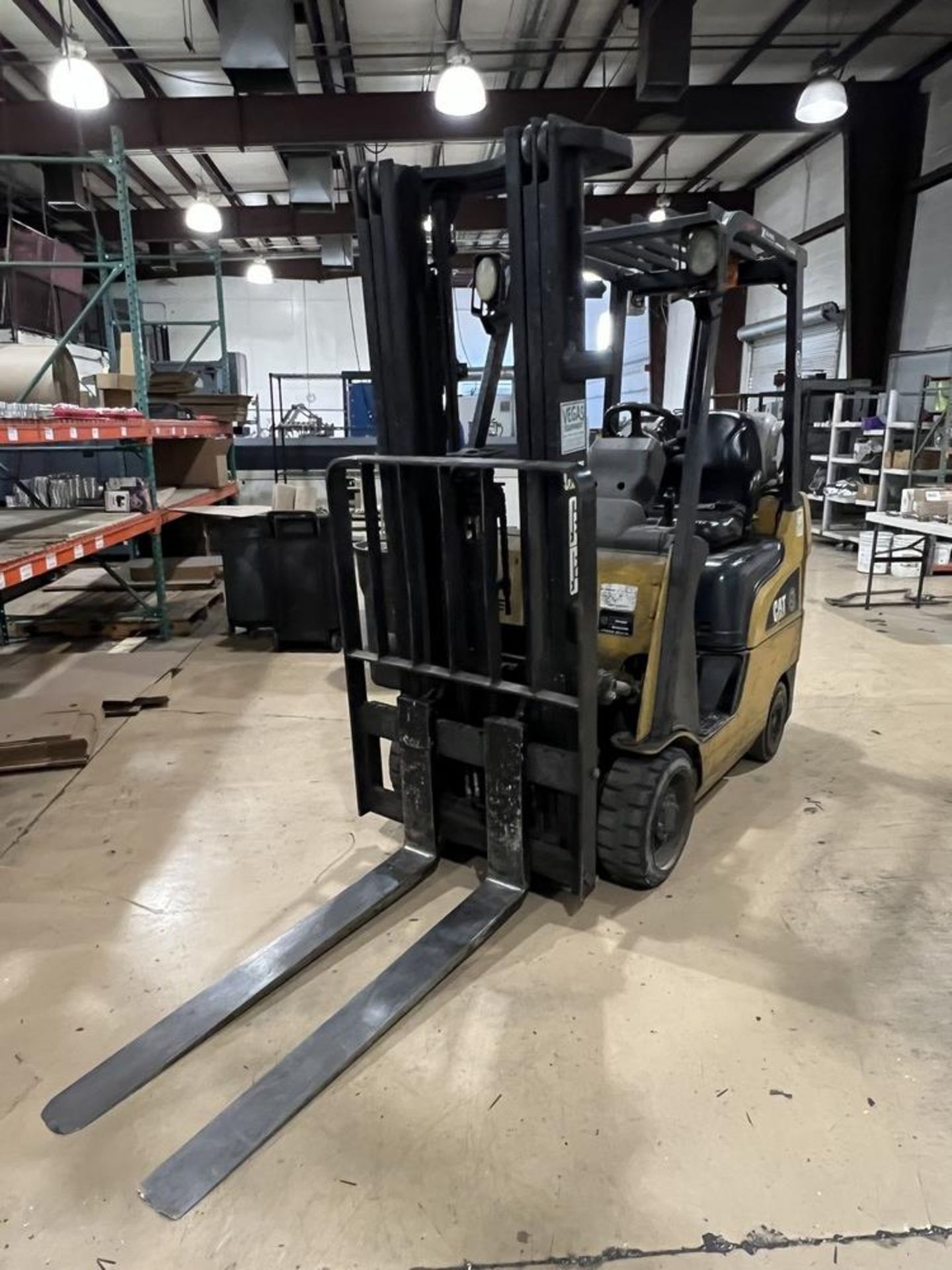 CAT Model 2C3000 Forklift, Side Shift, 2 Bottles of Propace, 13392.6 Hours, Hard Rubber Wheels, - Image 5 of 10