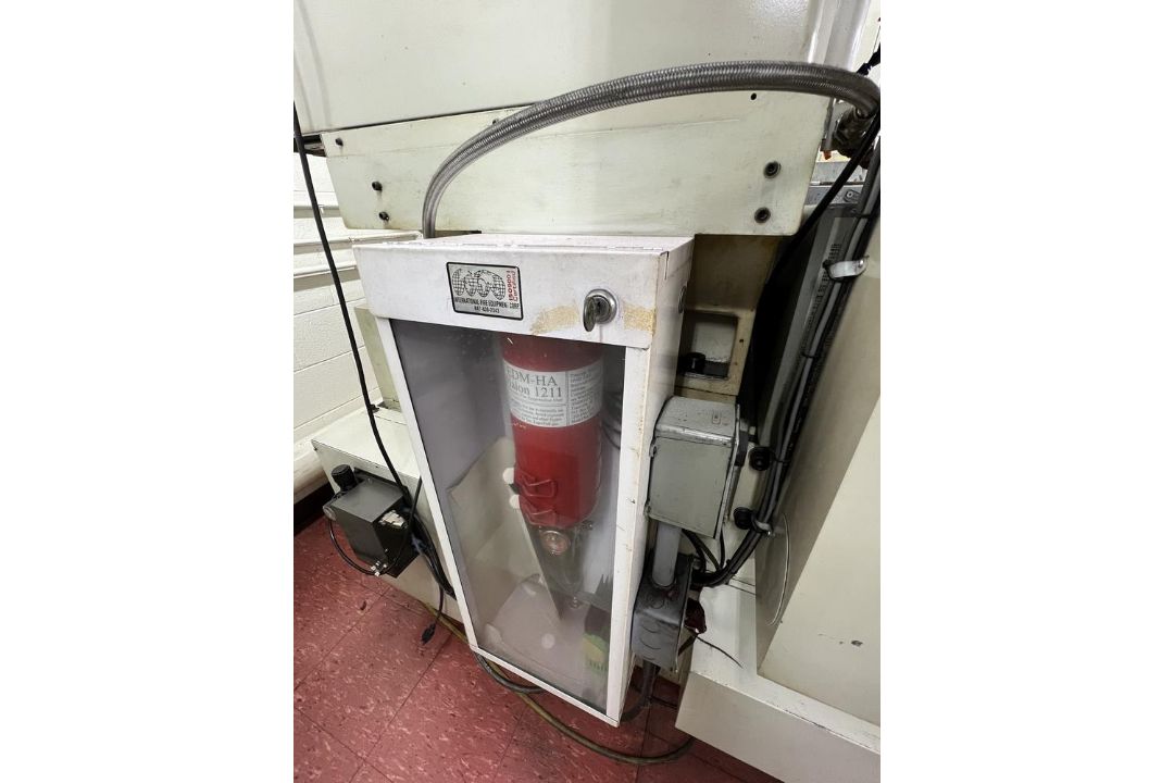 1997 Mitsubishi EX8, Sinker EDM, 11.8" x 9.8" x 9.8" Travels, Mitsubishi Control, 16 Position Tool - Image 4 of 6