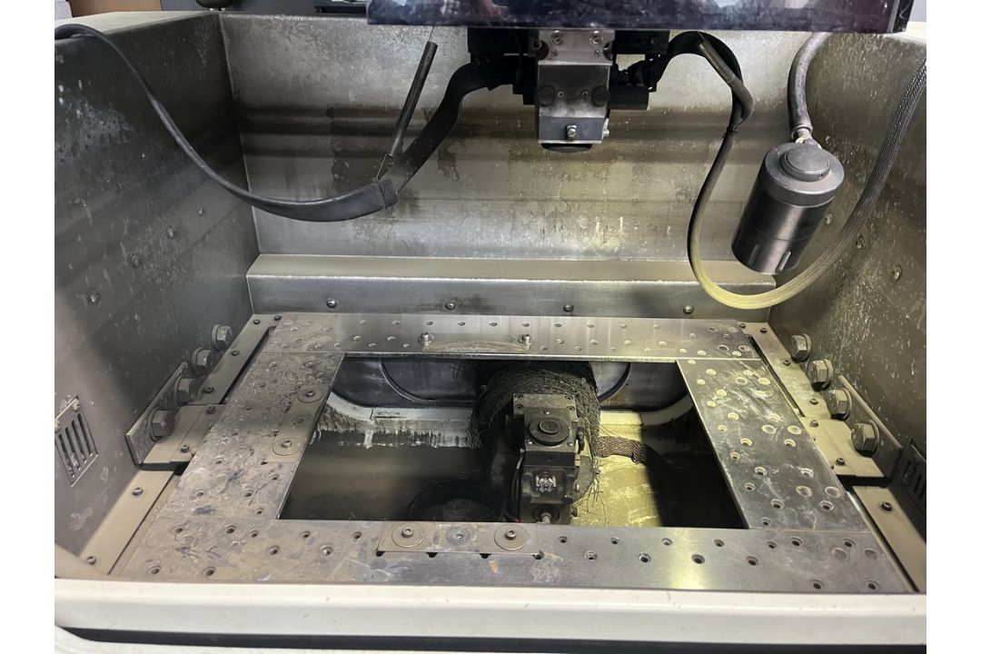 2011 Makino Duo43, Wire EDM, 17.7" x 11.8" x 12.6" Travels, MMGW-S6 Control, Auto Wire Threading, - Image 3 of 7