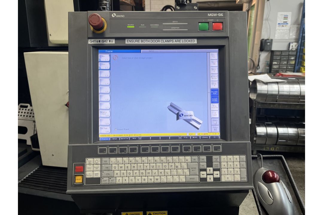 2011 Makino Duo43, Wire EDM, 17.7" x 11.8" x 12.6" Travels, MMGW-S6 Control, Auto Wire Threading, - Image 2 of 7