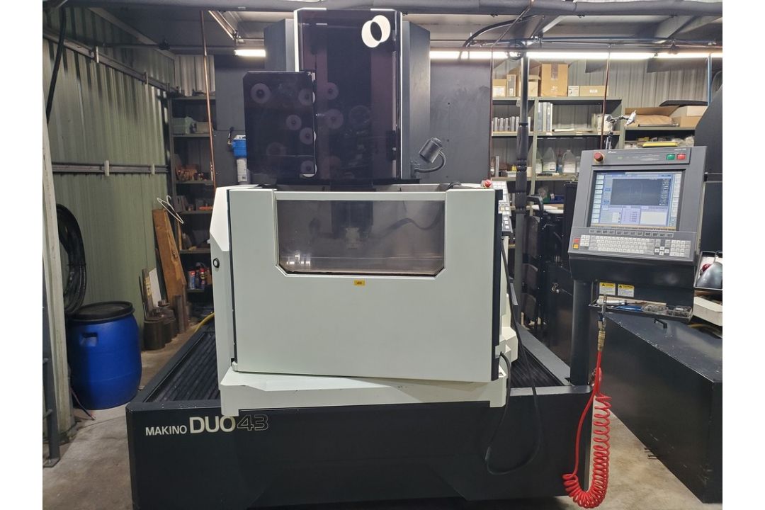 2011 Makino Duo43, Wire EDM, 17.7" x 11.8" x 12.6" Travels, MMGW-S6 Control, Auto Wire Threading, - Image 1 of 7