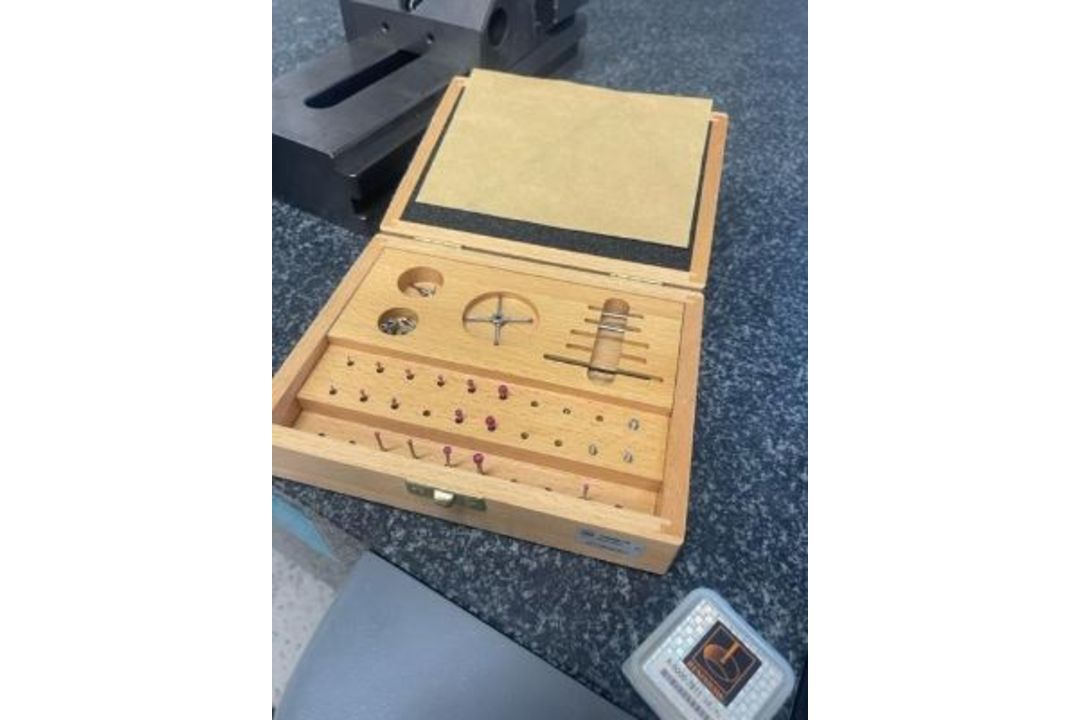 2011 Brown & Sharpe Global Classic 575, DCC Coordinate Measuring Machine, Travels 19.7" x 27.6" x - Image 7 of 8