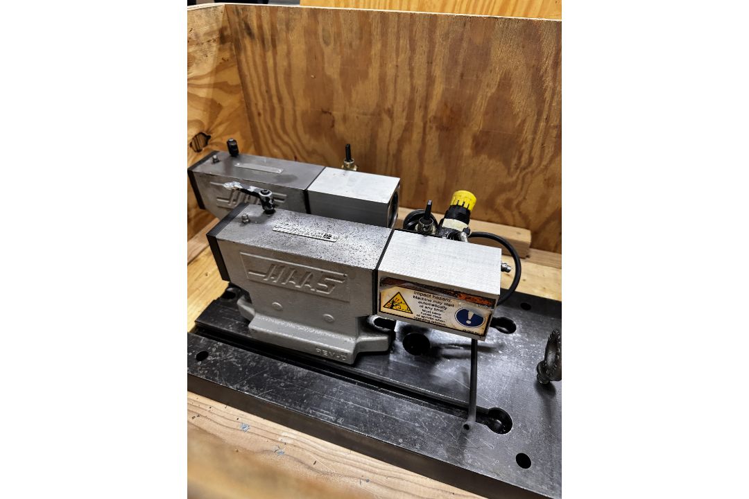 Haas HA2TS SN: 7012648 4th Axis Rotary Table with 2 Spindles and (2) Tailstocks - Image 5 of 7