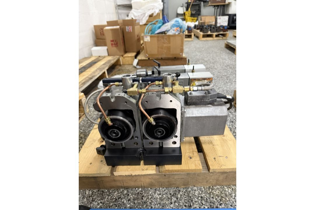 Haas HA2TS SN: 7012608 4th Axis Rotary Table with 2 Spindles and (2) Tailstocks - Image 3 of 5