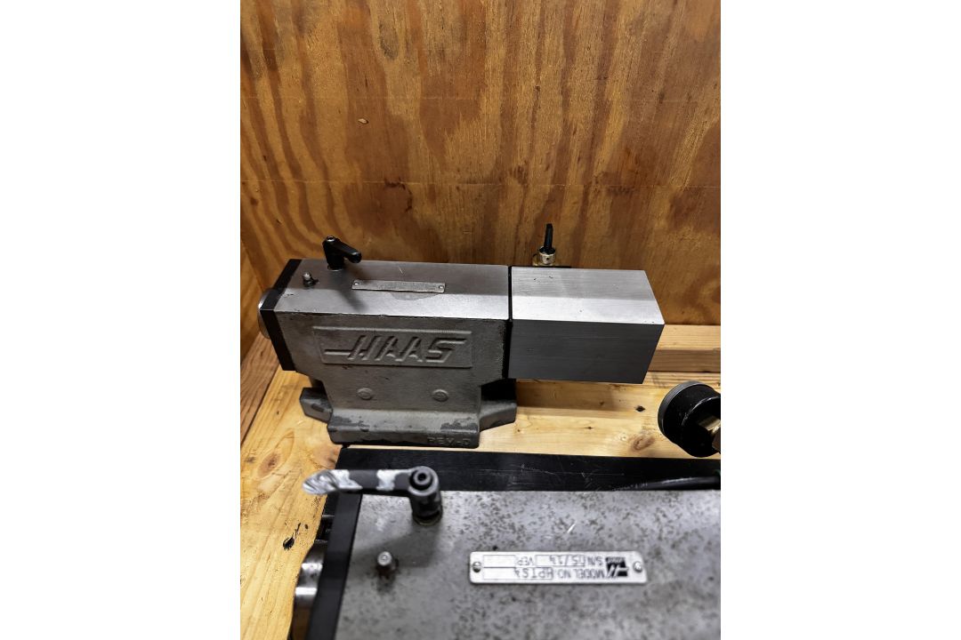 Haas HA2TS SN: 7012648 4th Axis Rotary Table with 2 Spindles and (2) Tailstocks - Image 6 of 7