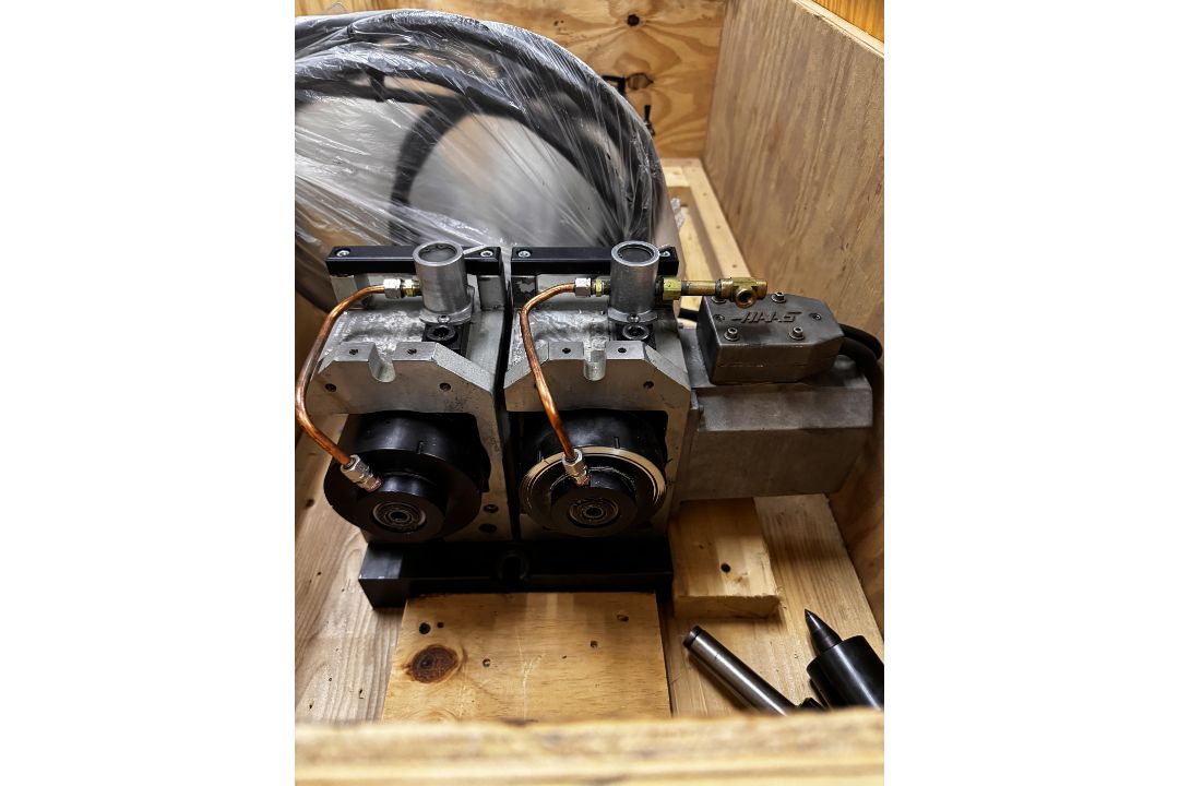 Haas HA2TS SN: 7012648 4th Axis Rotary Table with 2 Spindles and (2) Tailstocks - Image 3 of 7