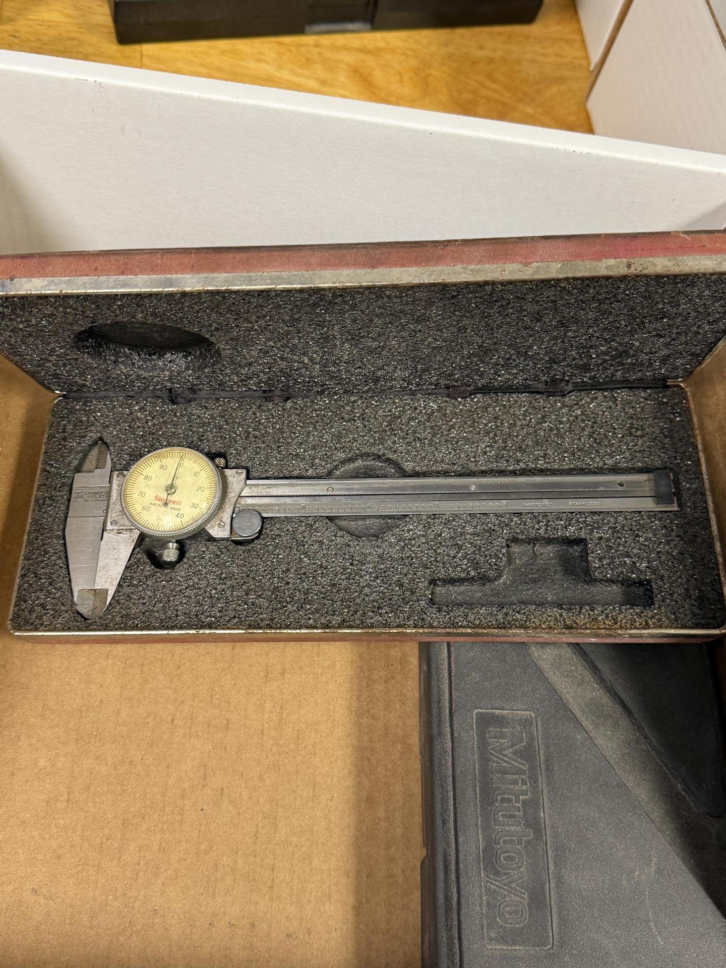 Box of Various Calipers Enco 0-6" Dial Caliper, Scherr Tumico 0-15 cm Dial Caliper, Starrett 0-6" - Image 4 of 5
