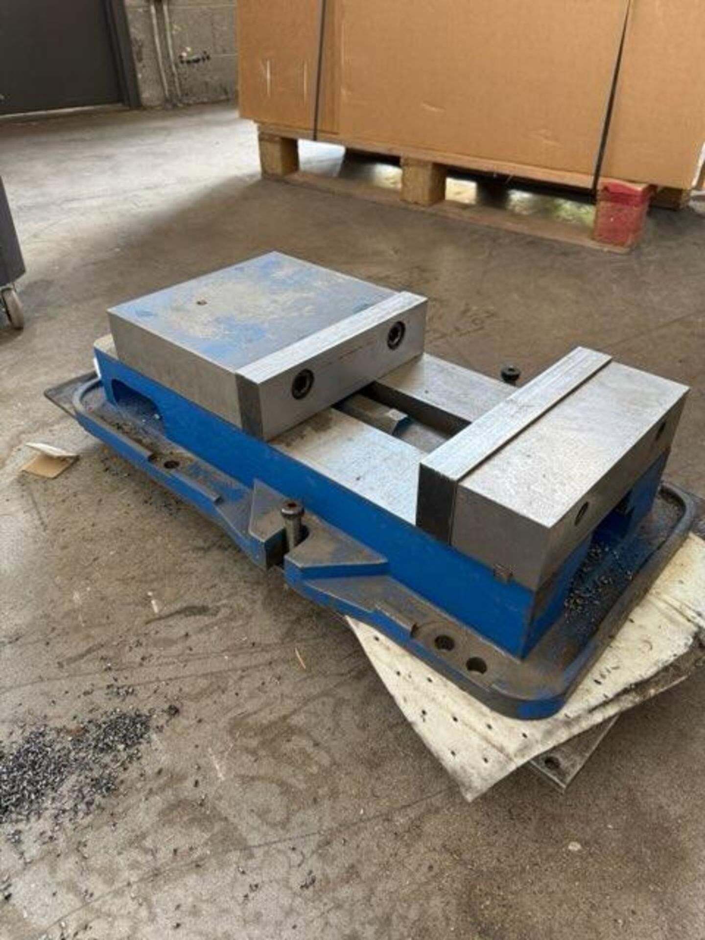 Kurt D100 Machine Vise: Single-Station, 10.0000" Jaw Width, 9-3/4" Jaw Opening, Stationary Base, - Image 2 of 4