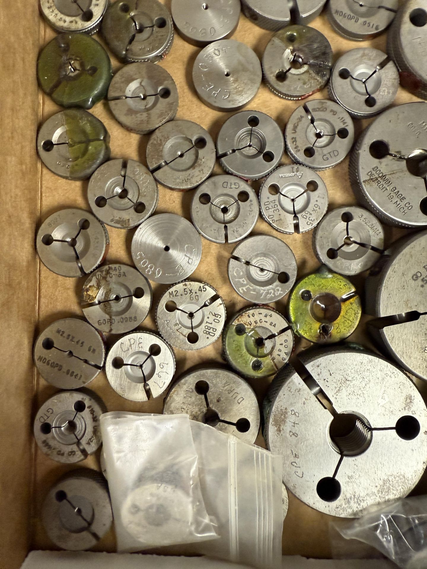 Box of Small to Medium Threaded Go & No Go Ring Gages Various Sizes - Image 3 of 6