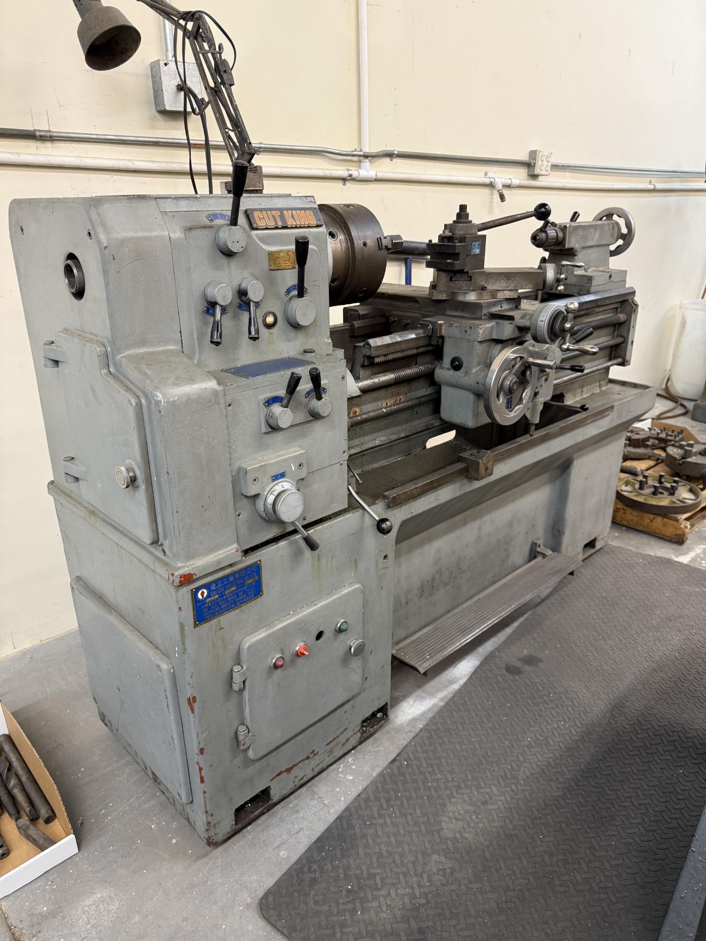 1979 Cut King Model 850 Engine Lathe With Tool Post, 8" 3 Jaw Chuck, Steady Rest, Tailstock, Foot