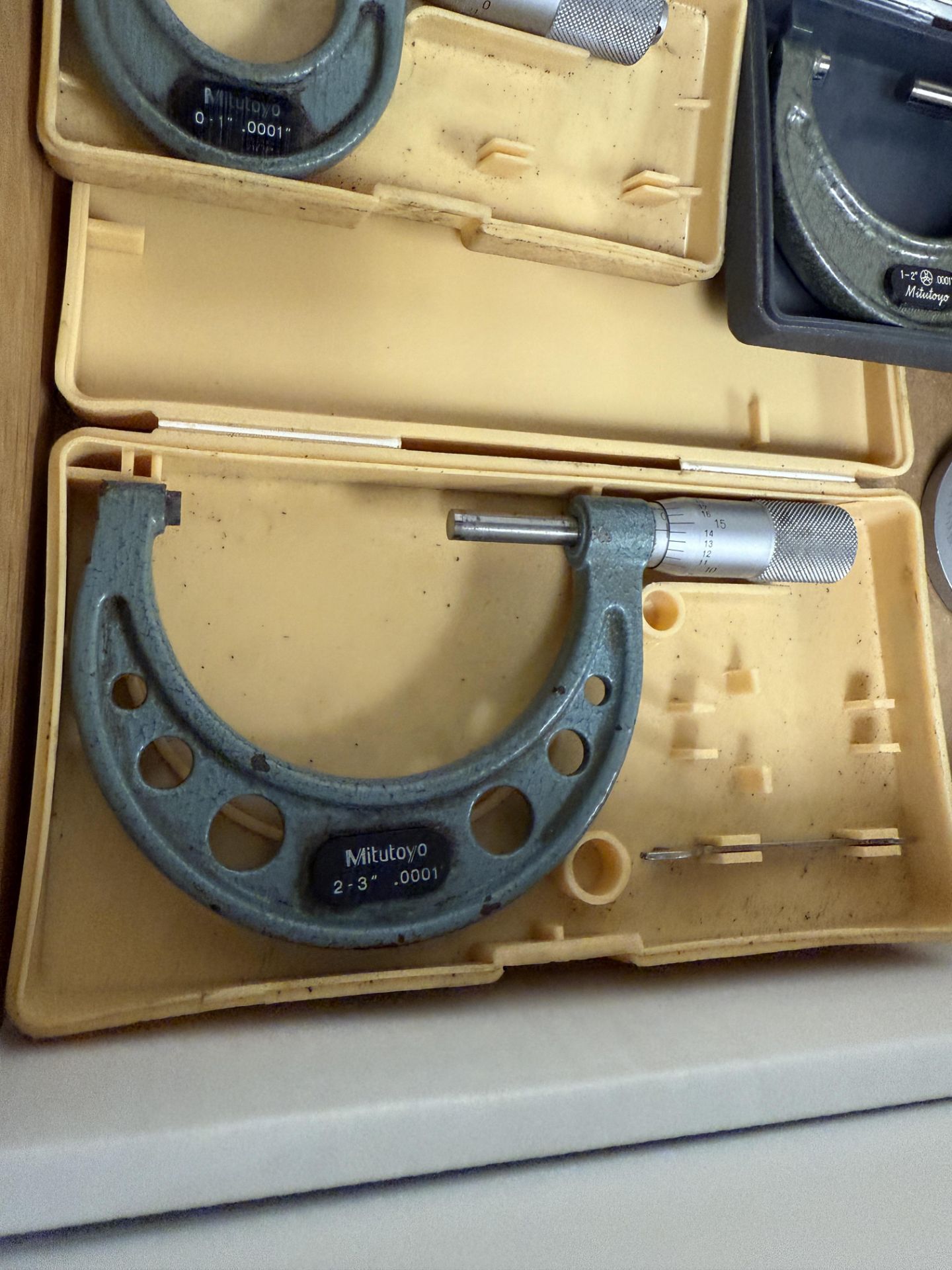 Box of Various Outside Micrometers (2) Mitutoyo 0-1" - .0001", Mitutoyo 1-2" - .0001", Mitutoyo 2-3" - Image 2 of 5