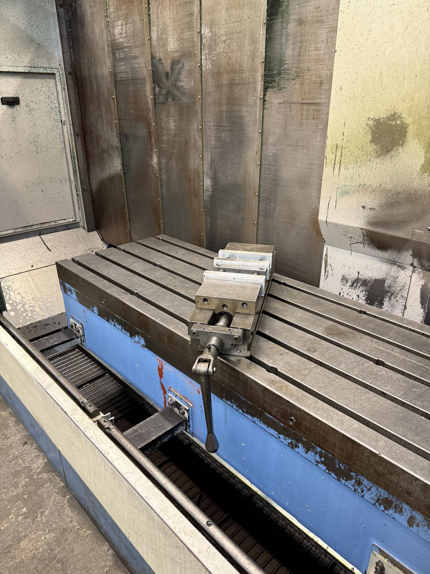2001 Mazak VTC-200 Vertical Machining Center (Inoperable, Needs Gearbox), 50 Taper, Chip Conveyor, - Image 15 of 16