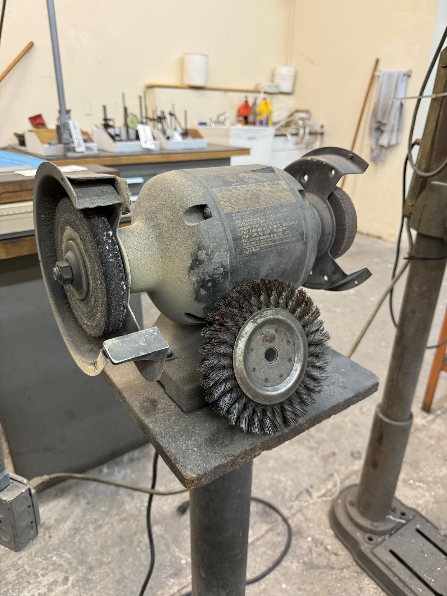 Panther King Model LF-137 Bench Grinder 1/4 HP on Stand - Image 4 of 5