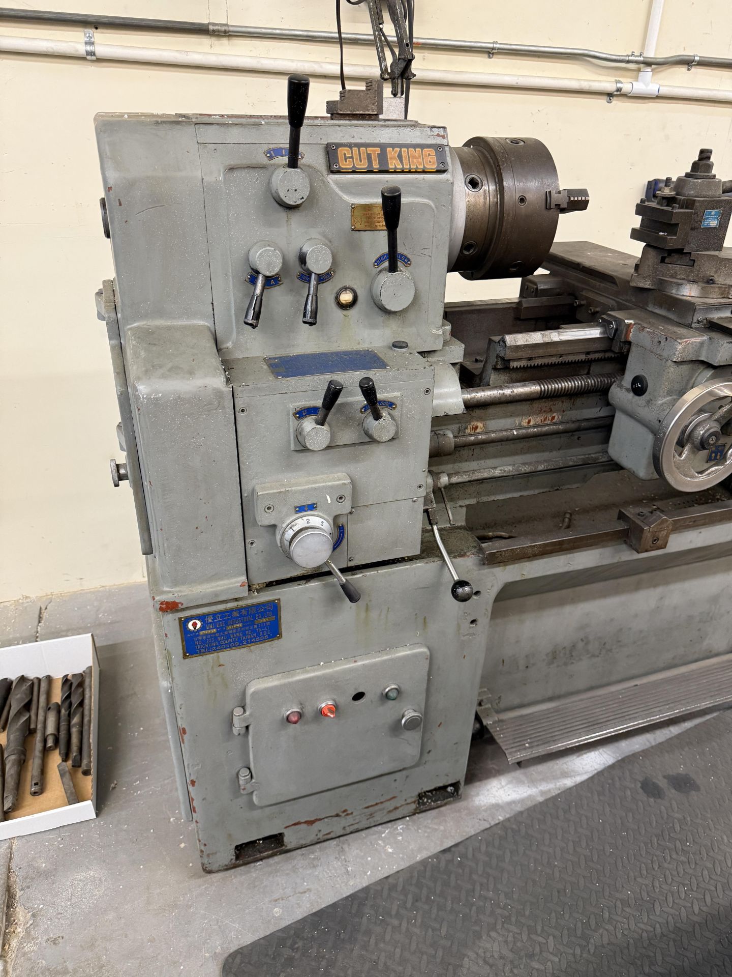 1979 Cut King Model 850 Engine Lathe With Tool Post, 8" 3 Jaw Chuck, Steady Rest, Tailstock, Foot - Image 2 of 15