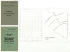 Konvolut von 2 Reglementen und einem Kartenwinkelmesser, Schweizer Armee
