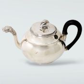 Silberkanne mit Schwan auf dem Deckel