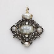 Diamantbrosche mit Barockperlen