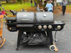 PITT BOSS PRO SERIES 1100 WOOD PELLET & GAS COMBO GRILL