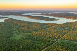 Camping Lot in Twin Oaks Harbor, Missouri!