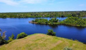 Tranquil Lot in Harbour Heights, Florida - Between Peace River & Golf Club!