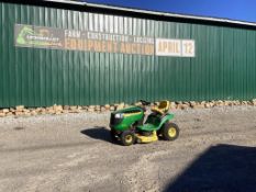 JOHN DEERE D100 RIDING MOWER