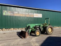 JOHN DEERE 820 TRACTOR