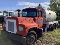 1970 Mack R-600 Tank Tuck