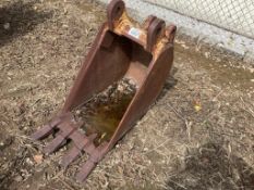 16in Backhoe Tooth Bucket
