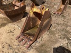 18in Backhoe Tooth Bucket