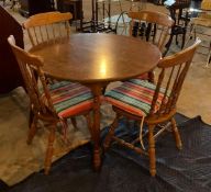 Round Breakfast Table with 4 Oak Chairs