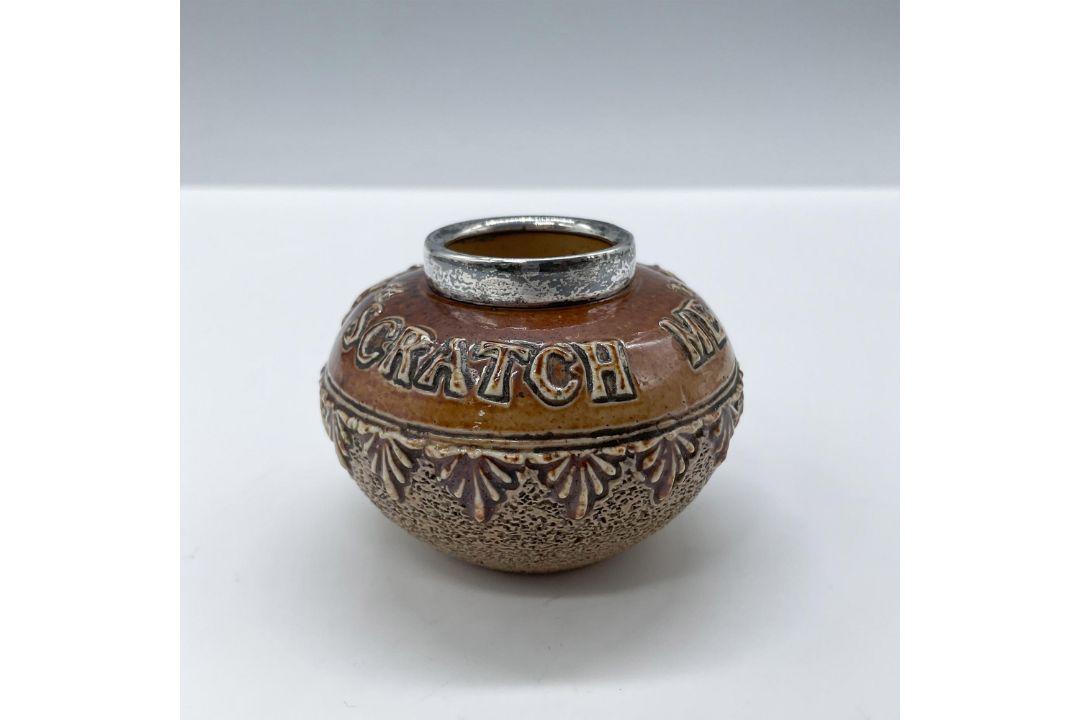 Doulton Lambeth Stoneware Match Striker with Sterling Rim - Bild 1 aus 5