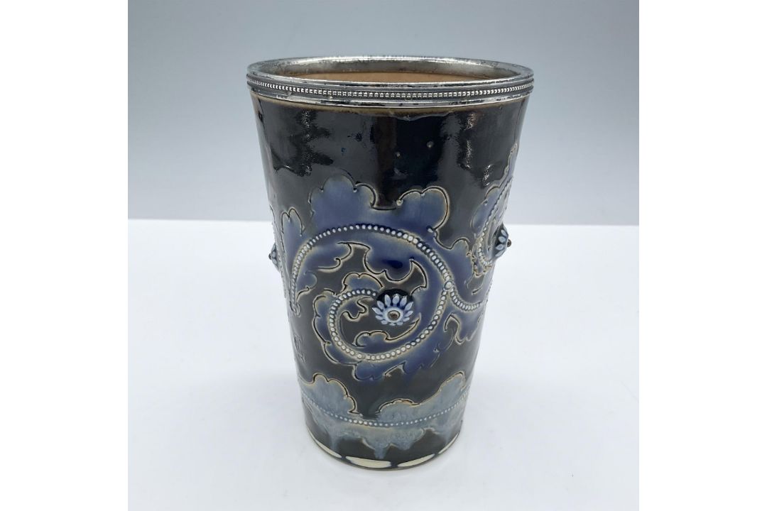 George Tinworth Doulton Lambeth Beaker w/ Sterling Rim - Bild 2 aus 5