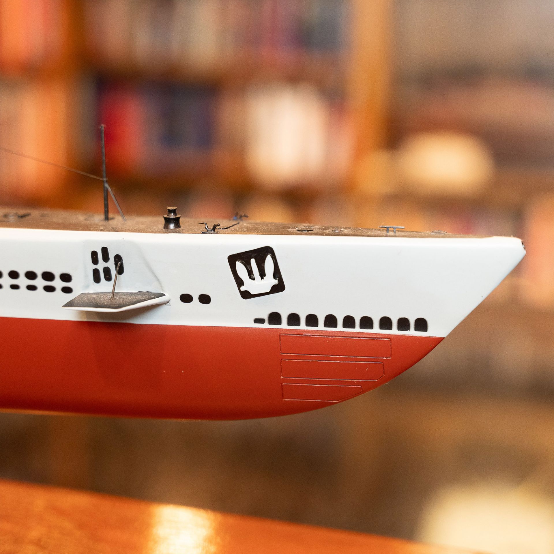 Detailed Scale Model of a U.S. Navy Submarine - Bild 2 aus 6