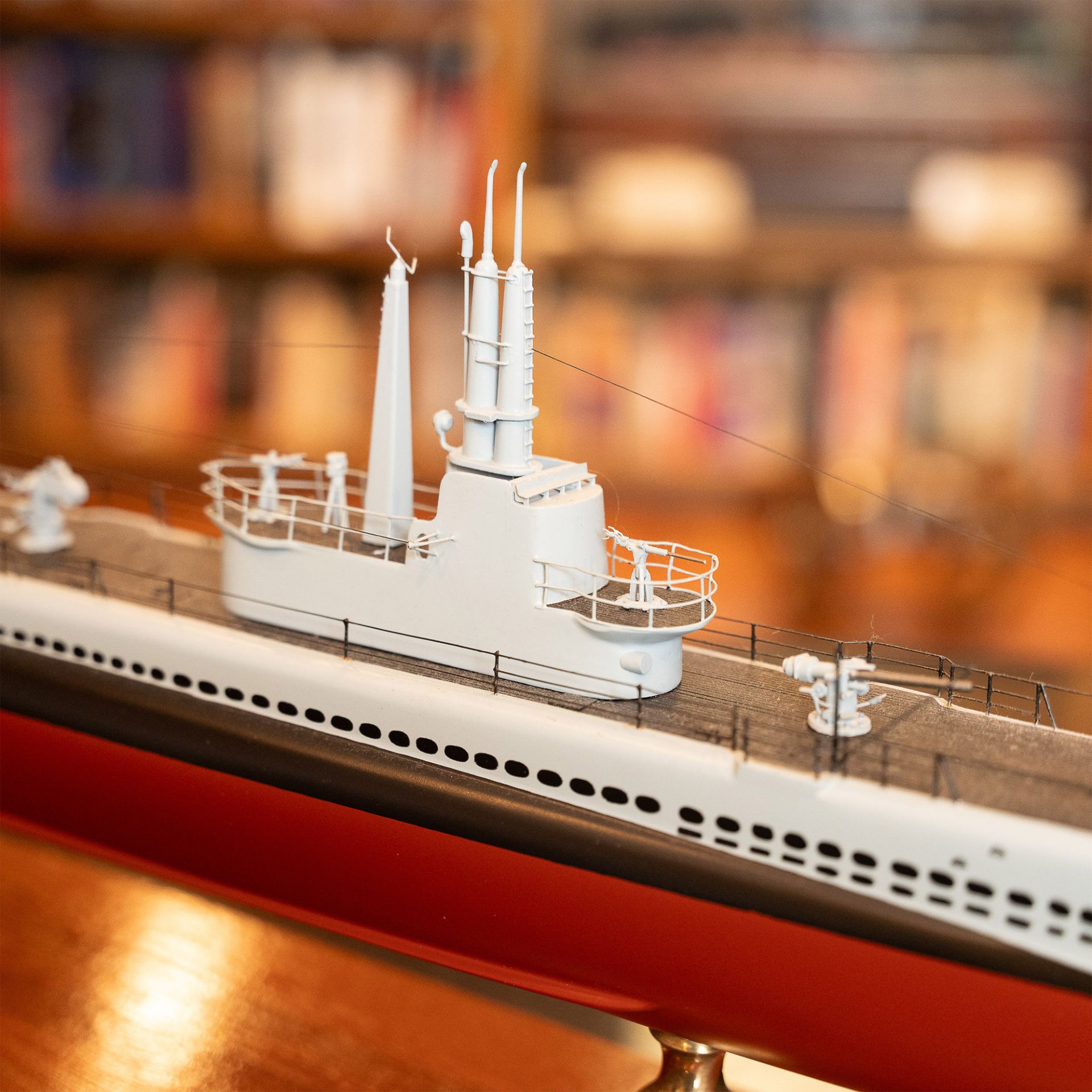 Detailed Scale Model of a U.S. Navy Submarine - Bild 3 aus 6