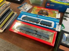 HORNBY LNER CLASS A4 MALLARD NO. 4468 MODEL TRAIN SET