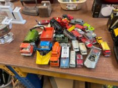 LARGE ASSORTMENT OF VINTAGE MODEL VEHICLES INC. MATCHBOX & DINKY