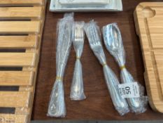 16PC STAINLESS STEEL CUTLERY SET (NEW)