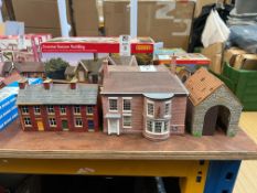 3X ASSORTED MODEL TRAIN BUILDINGS INC. 2X HORNBY