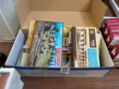 BOX OF ASSORTED MODEL TRAIN FEATURES & ACCESSORIES