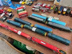 5X ASSORTED MODEL TRAIN CARRIAGES INC. HORNBY, TRI-ANG & LIMA