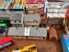 5X ASSORTED MODEL TRAIN BUILDING INC. HORNBY & GULLANE
