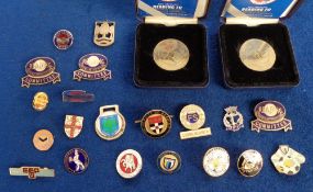 Football badges, Reading FC, 10 Club badges inc. four Supporters Club Committee issues, sold with