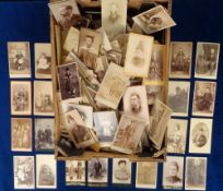 Photographs, Cartes de Visite, approx. 650 cards showing children, workmen, families, groups, men
