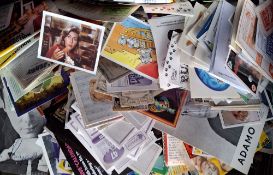 Trade cards, Mixture approx. 2500 cards, mainly post war issues including many stickers. Issuers