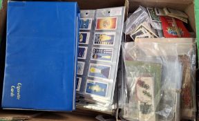 Cigarette & trade, large Mixture in 2 boxes, loose and in plastic sleeves. Includes 65 sets (30