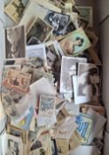 Cigarette cards, Mainly Spanish Language issues, anonymous unbranded, several hundred mainly plain