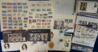 Stamps, GB QEII collection of presentation packs, to include Christmas 2005 with extra 68ps and