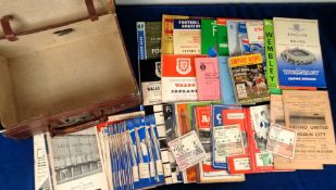 Football programmes etc, a collection of approx. 90 mostly 1950/60's programmes many featuring