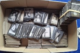 Cigarette cards, Ogden's Guinea Golds, numbered General Interest series, approx. 2,550 cards;